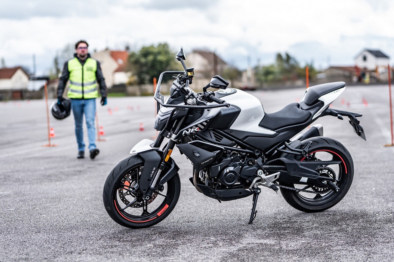 MwURq1Qn7k_4752_86133_MOTO ECOLE.jpg